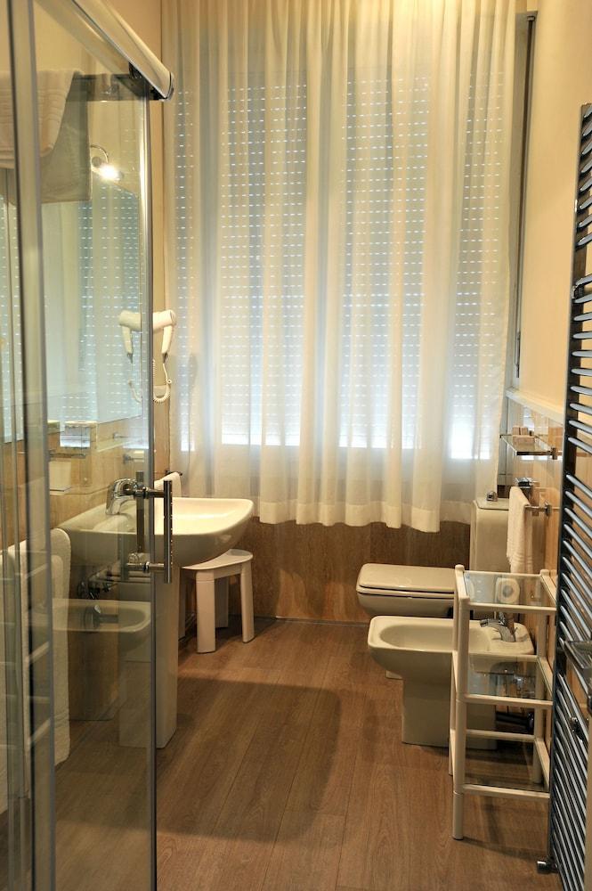 Hotel Grand & Riviera 4*