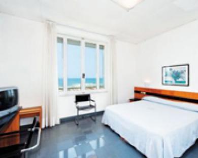 Grand & Riviera Hotel 4*