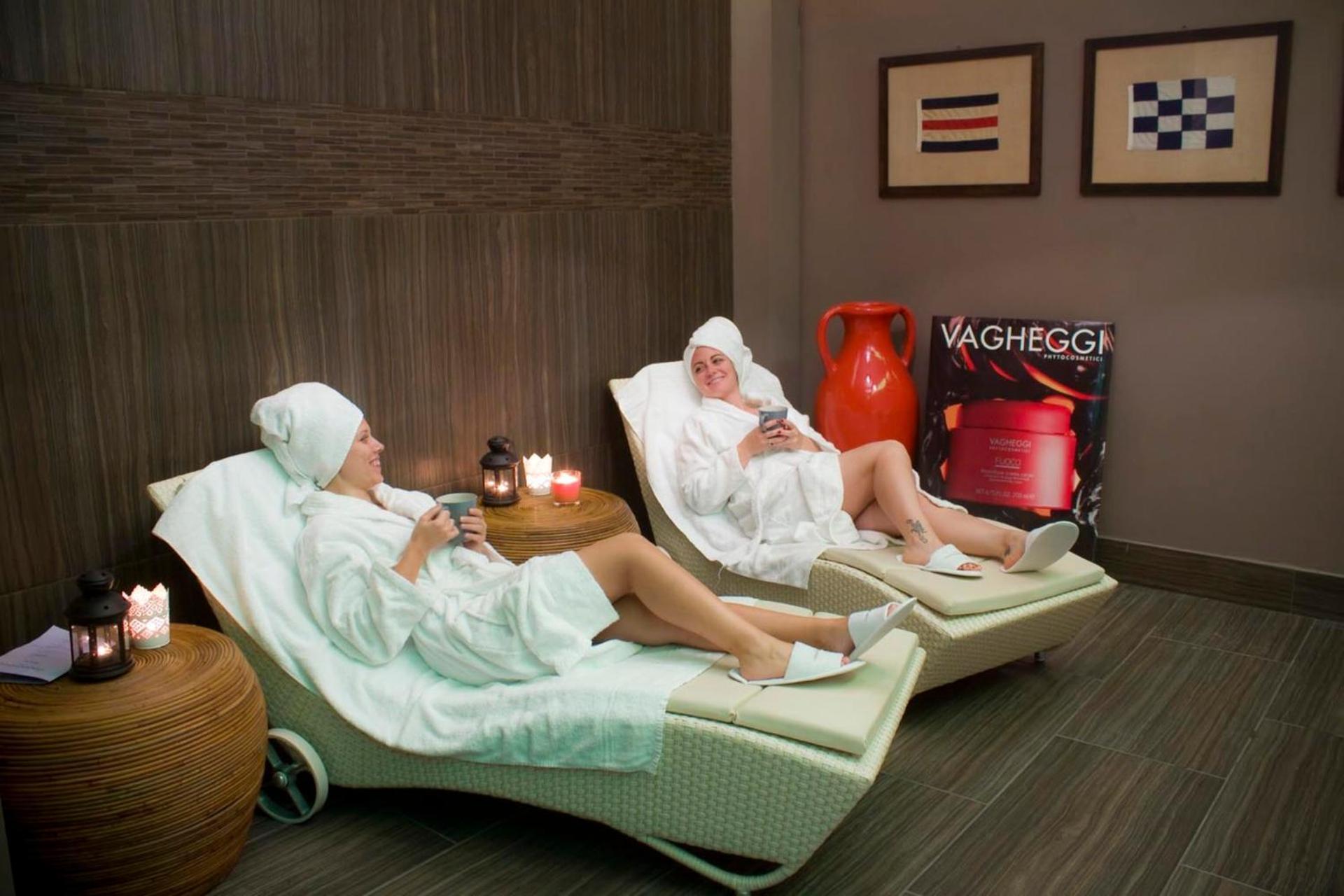 Grand & Riviera Hotel 4*