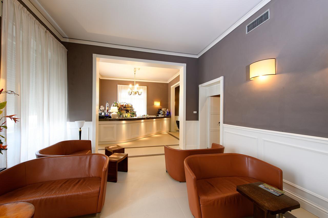 Grand & Riviera Hotel 4*