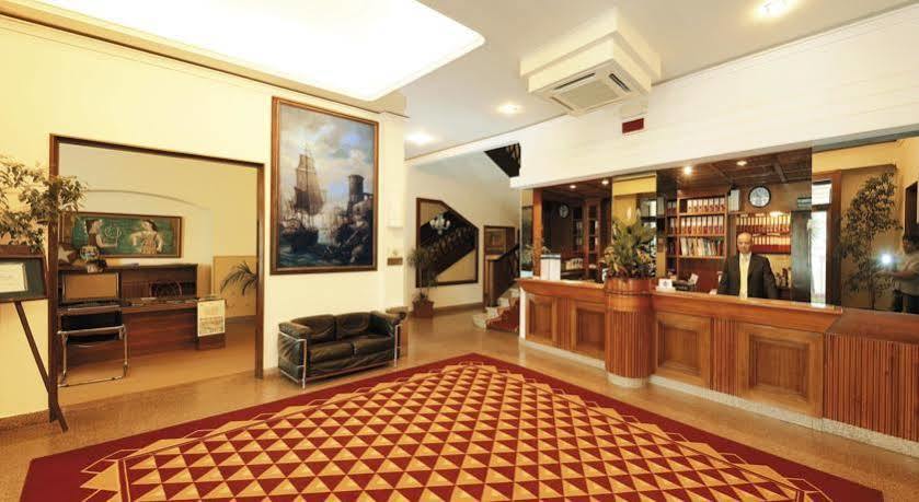 Grand & Riviera Hotel 4*