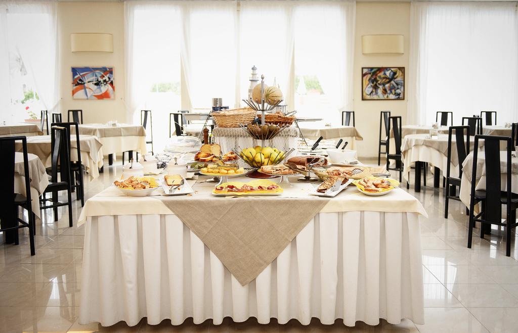 Grand & Riviera Hotel 4*