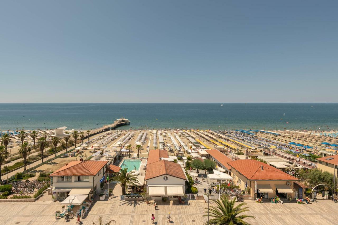 Grand & Riviera Hotel 4*
