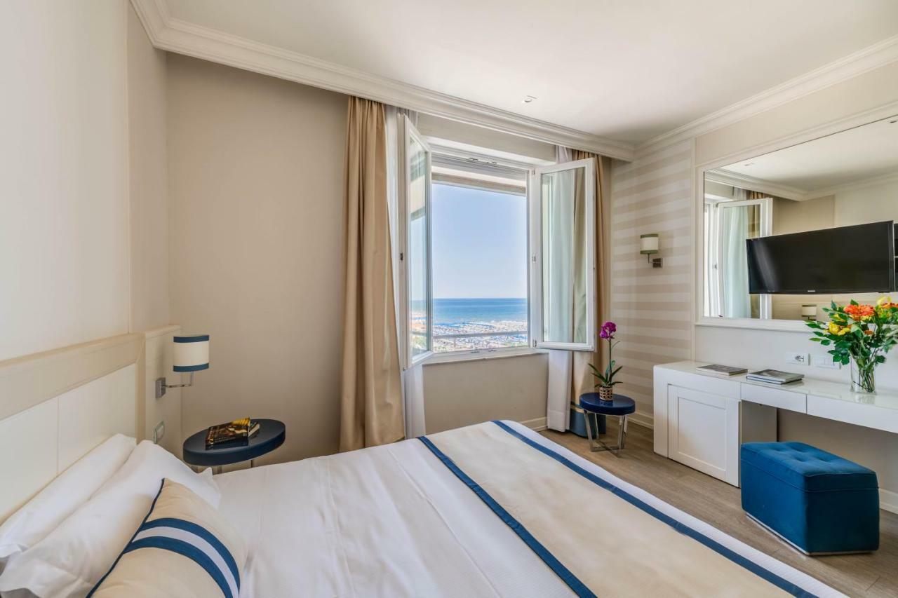 Grand & Riviera Hotel 4*